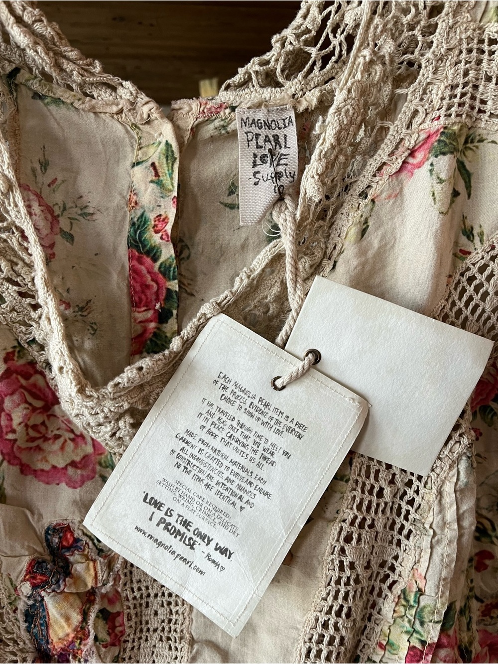 🌺 Magnolia Pearl Floral Dejah Blouse - Picture 16 of 17